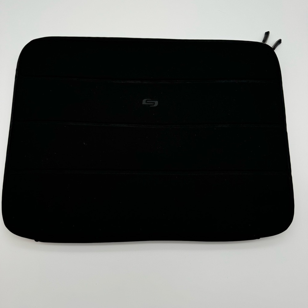 Solo New York Bond Neoprene Laptop Sleeve – Lightweight & Padded